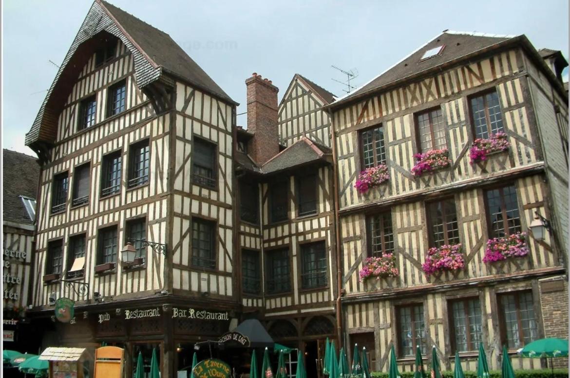 Le Treize Au Coeur Du Bouchon *